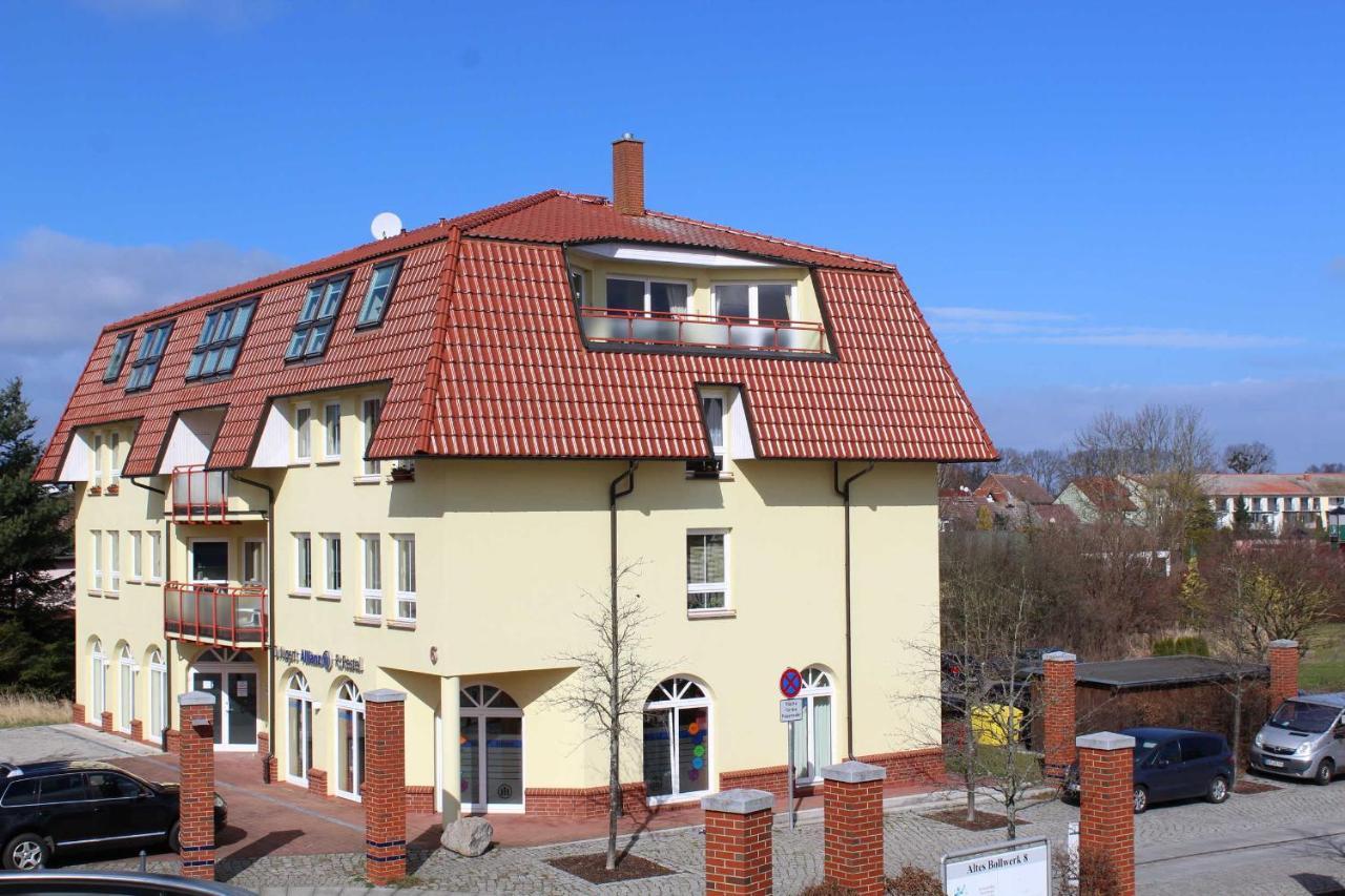 Ueckermünde Ferienwohnung Am Schloss מראה חיצוני תמונה